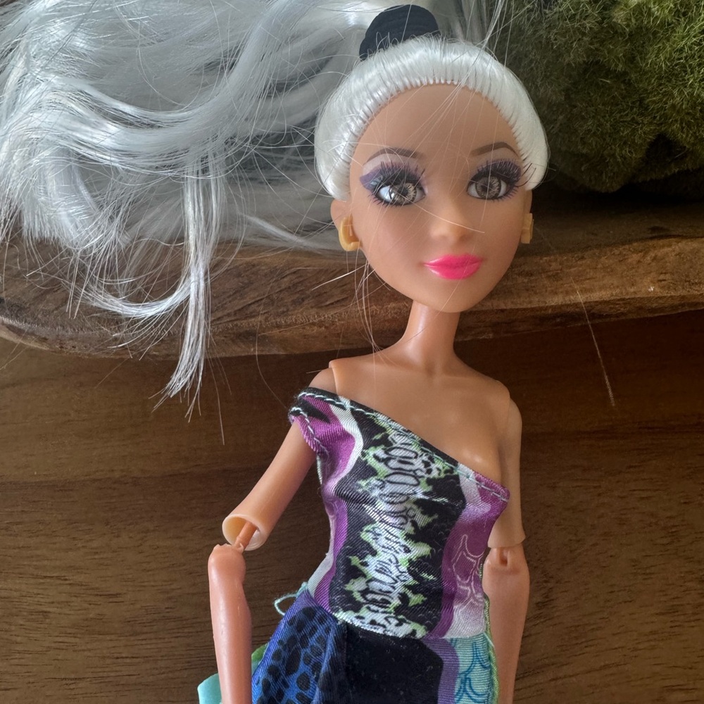 MGA Doll - Project Mc2 Experiments Camryn Nail Polish - Doll With Outfit / EUc - Picture 6 of 6